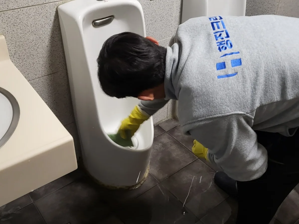 논산시 채운면 학교 화장실 세면대 살균 위생청소 사례 - 행진크린